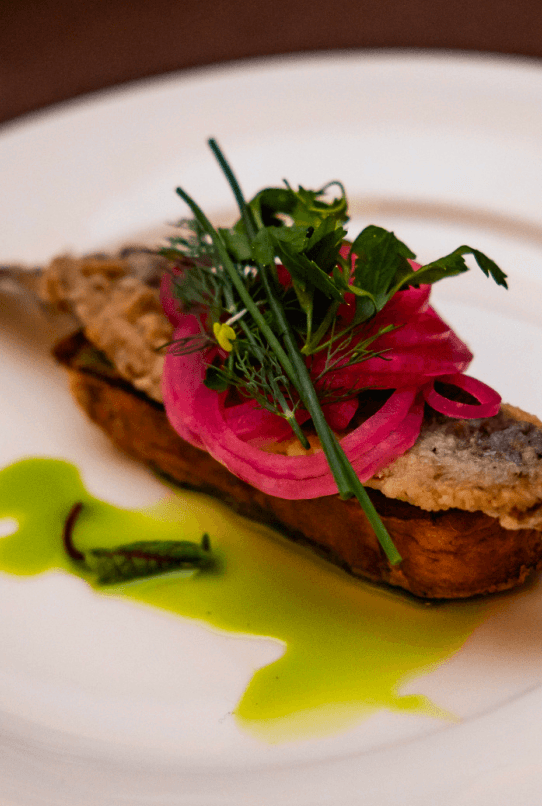 Eleganckie danie z kolacji historycznej - sandacz z ziołami