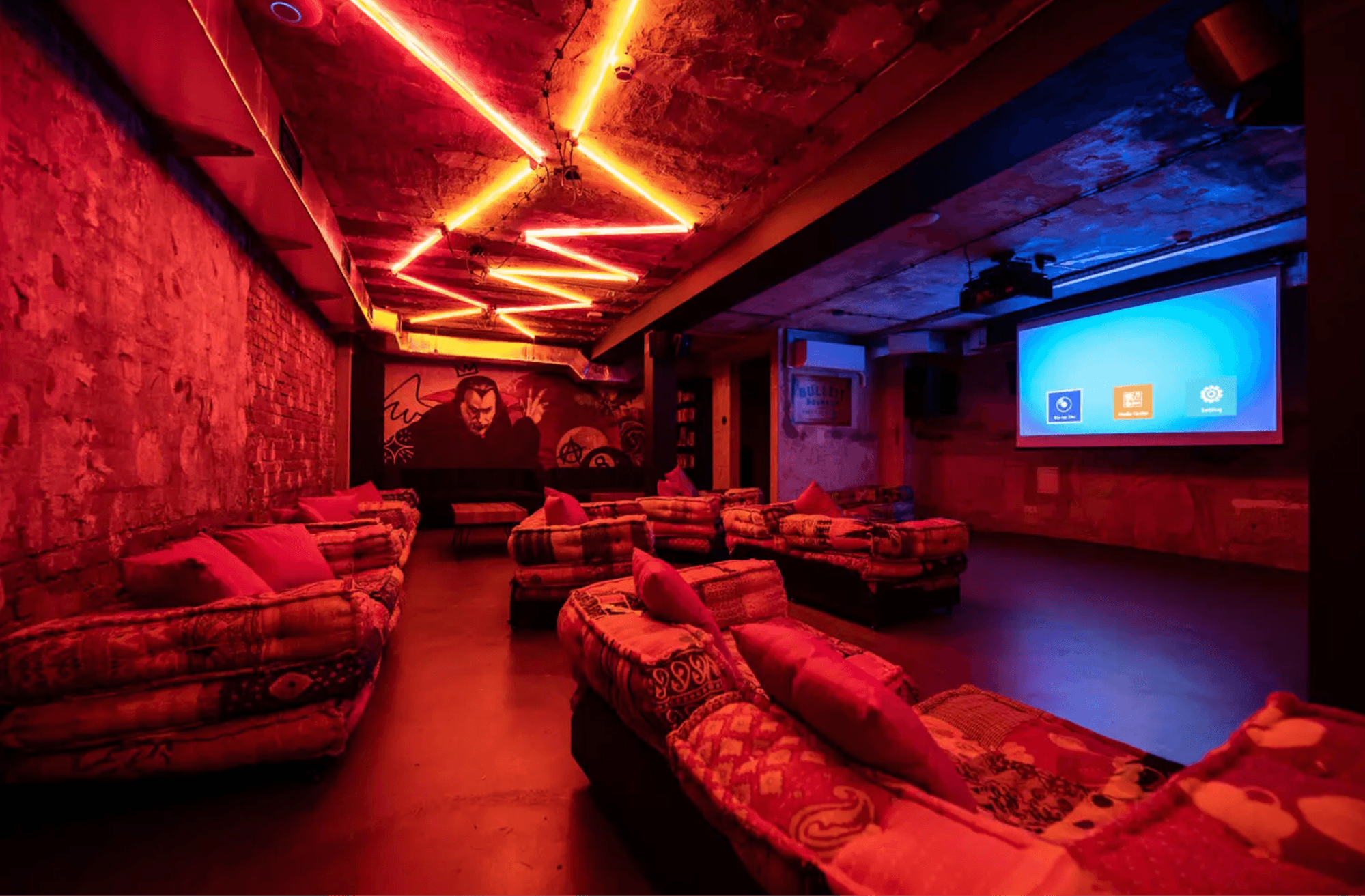 Prywatna sala kinowa - wieczór filmowy jako pomysł na kawalerski